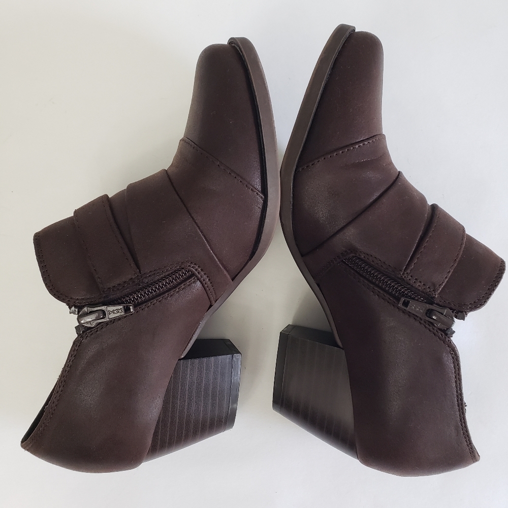 Yuu Raley Ankle Booties 6.5 Brown Buckled Details Side Zip Closure Western Edgy - Picture 7 of 13